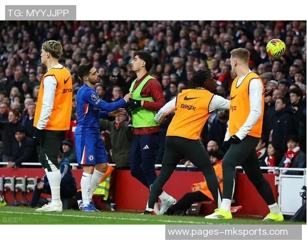 英超焦点战阿森纳小胜十人切尔西曼联逆转升至第三尤文与罗马激战平局 英超焦点战阿森纳小胜十人切尔西曼联逆转升至第三尤文与罗马激战平局